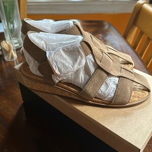 NIB Kelsi Dagger cow suede sandals.